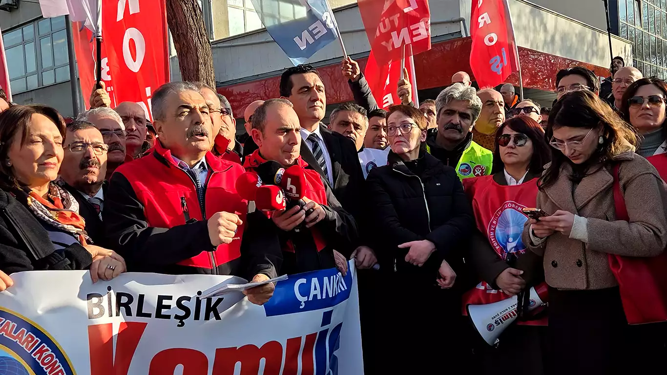 81 İLDE İŞ BIRAKTIK! YOKSULLUĞA KARŞI ve iNSANCA YAŞAM TALEBİYLE MEYDANLARDAYIZ!